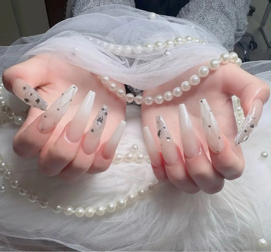ネイル アートネイル ボルドー フレンチネイル ジェルネイル 氷ネイル・うるうるネイル ハンドネイル Julie Nail Rinのネイルデザイン