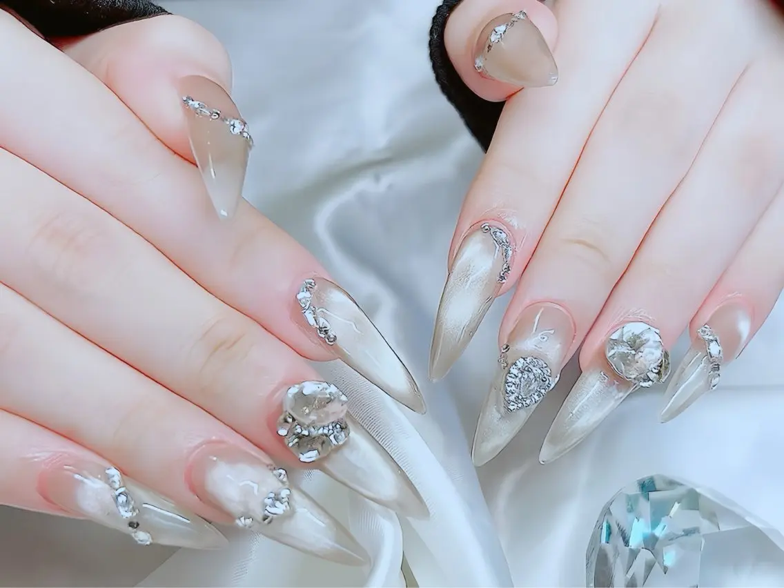 ネイル チークネイル フレンチネイル ガラスフレンチ グラデーション キラキラネイル Rin Nail 新大久保店のネイルデザイン