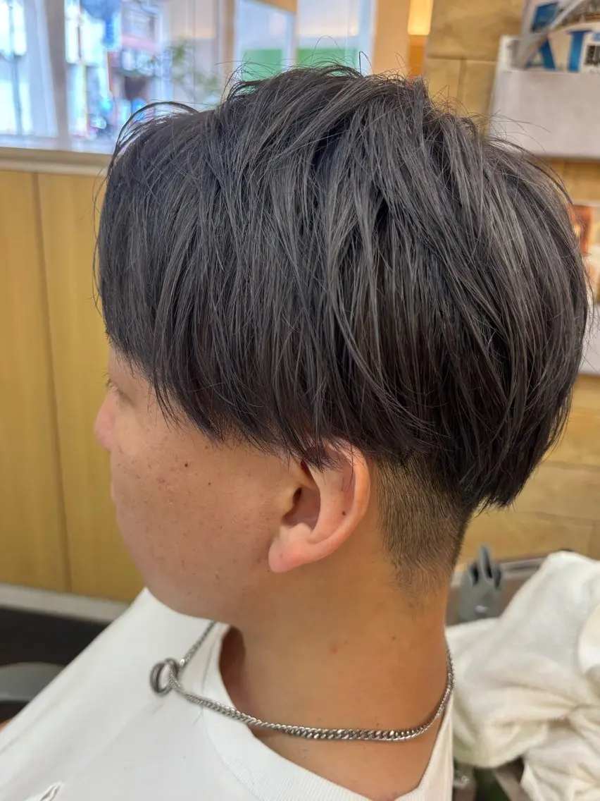 ショート カラー メンズ メンズブリーチ ブリーチ シルバー 植野 陽菜のヘアスタイル