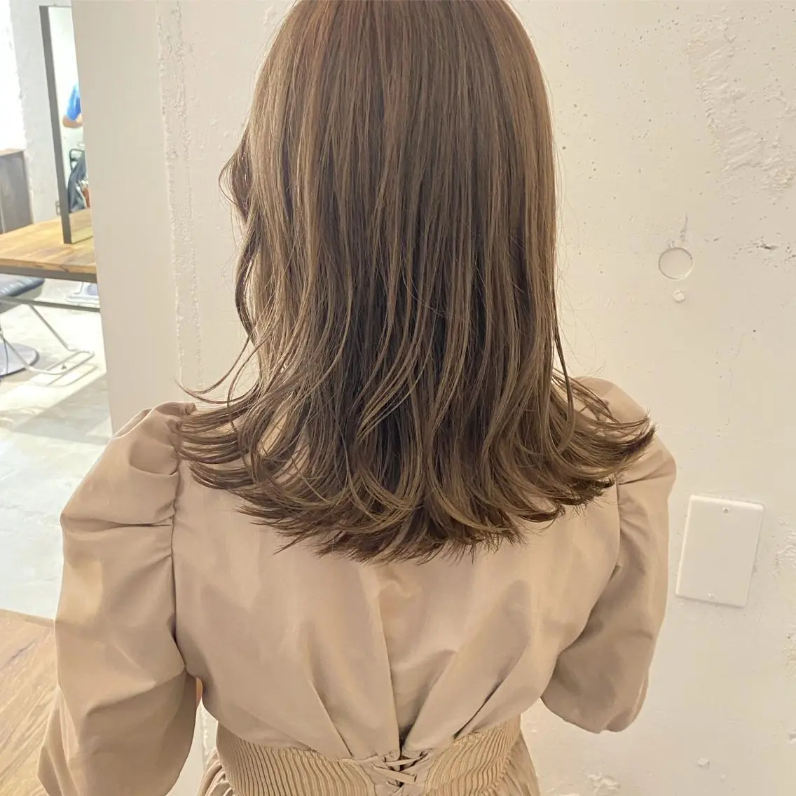 セミロング 関 桃萌果のヘアスタイル