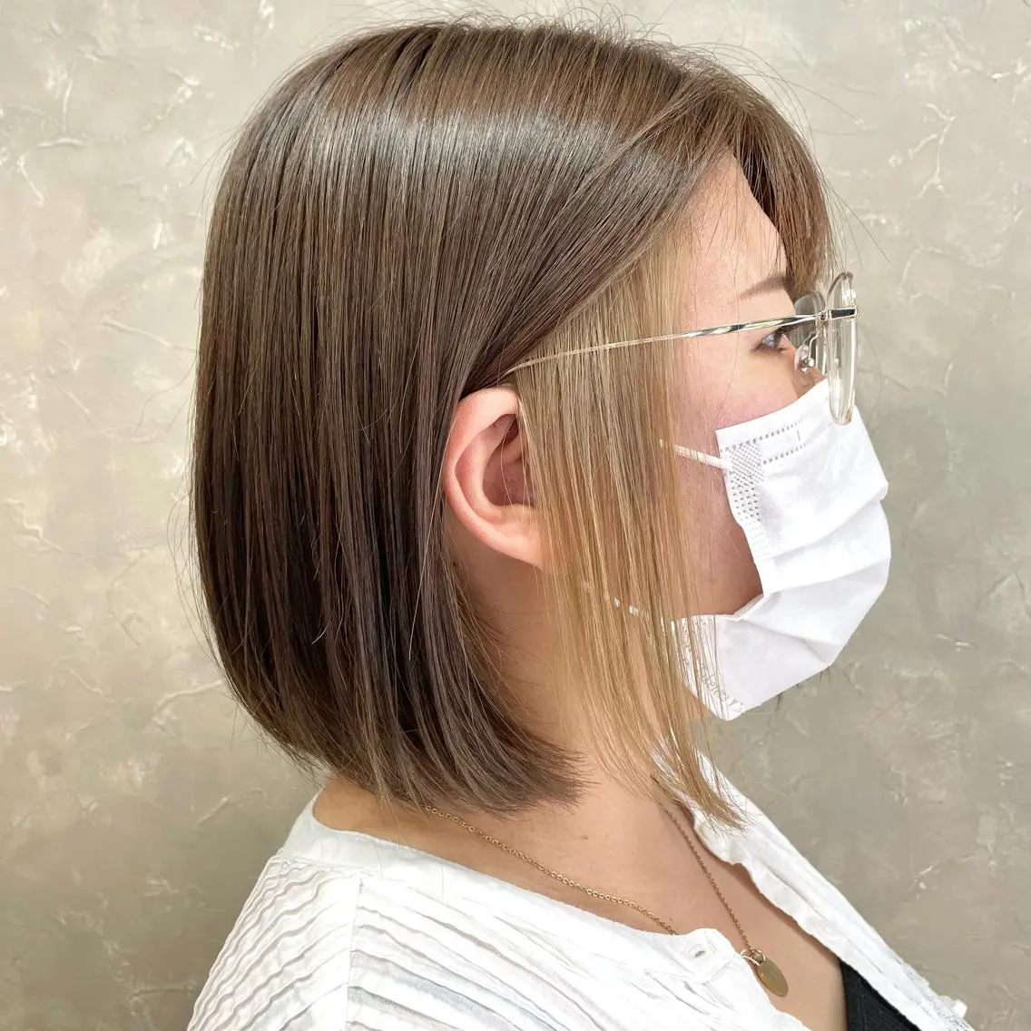 ショート カラー ベージュカラー ブリーチ イヤリングカラー カット ヘアカラー トリートメント 有田裕真 【ブリーチカラー】のヘアスタイル
