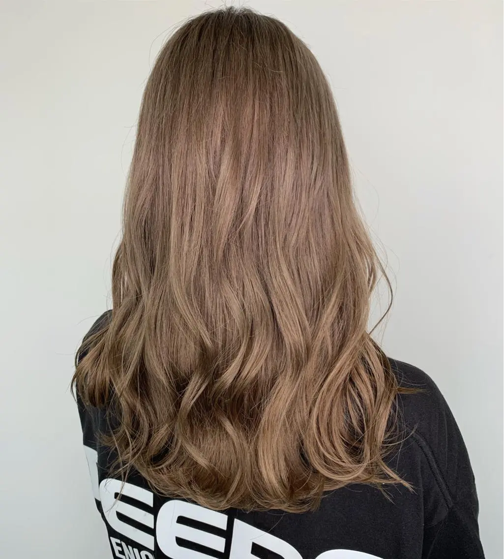 ミディアム カット ヘアカラー トリートメント 山田 絵里菜のヘアスタイル