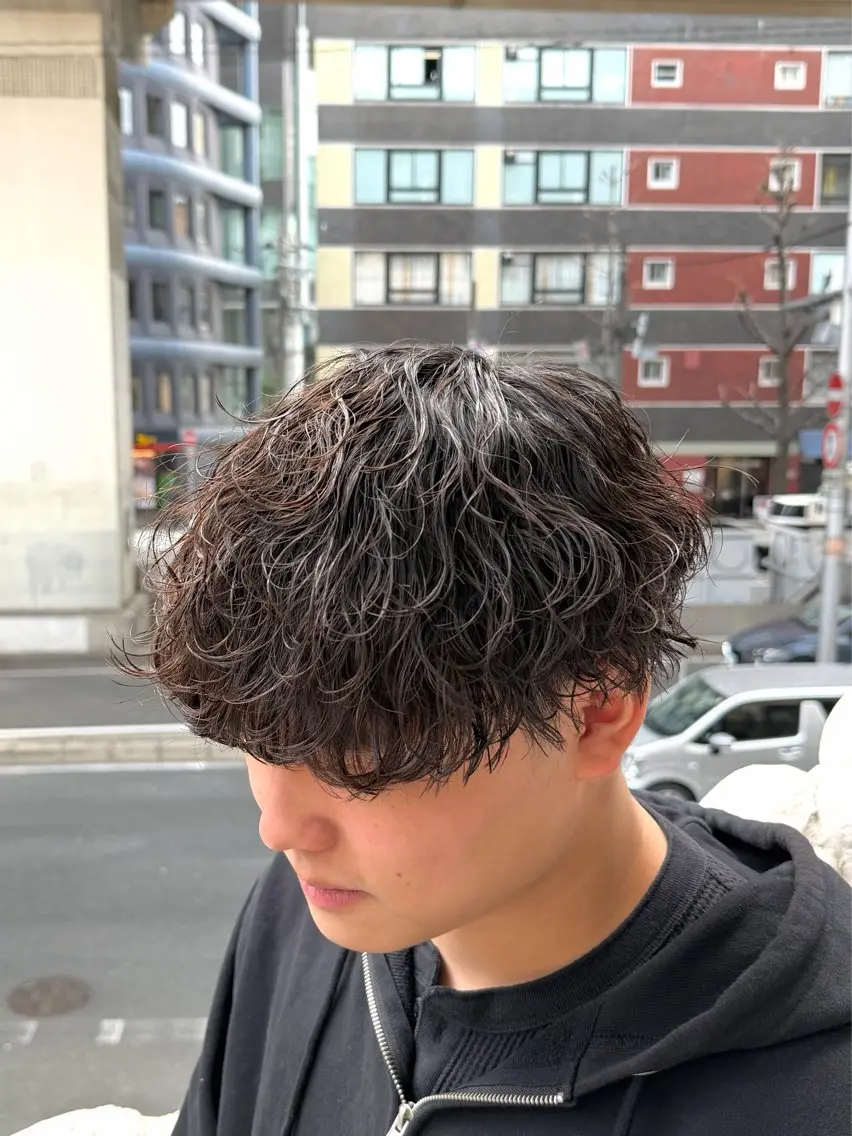 パーマ メンズ 梅田/センターパート 山下学偉のヘアスタイル