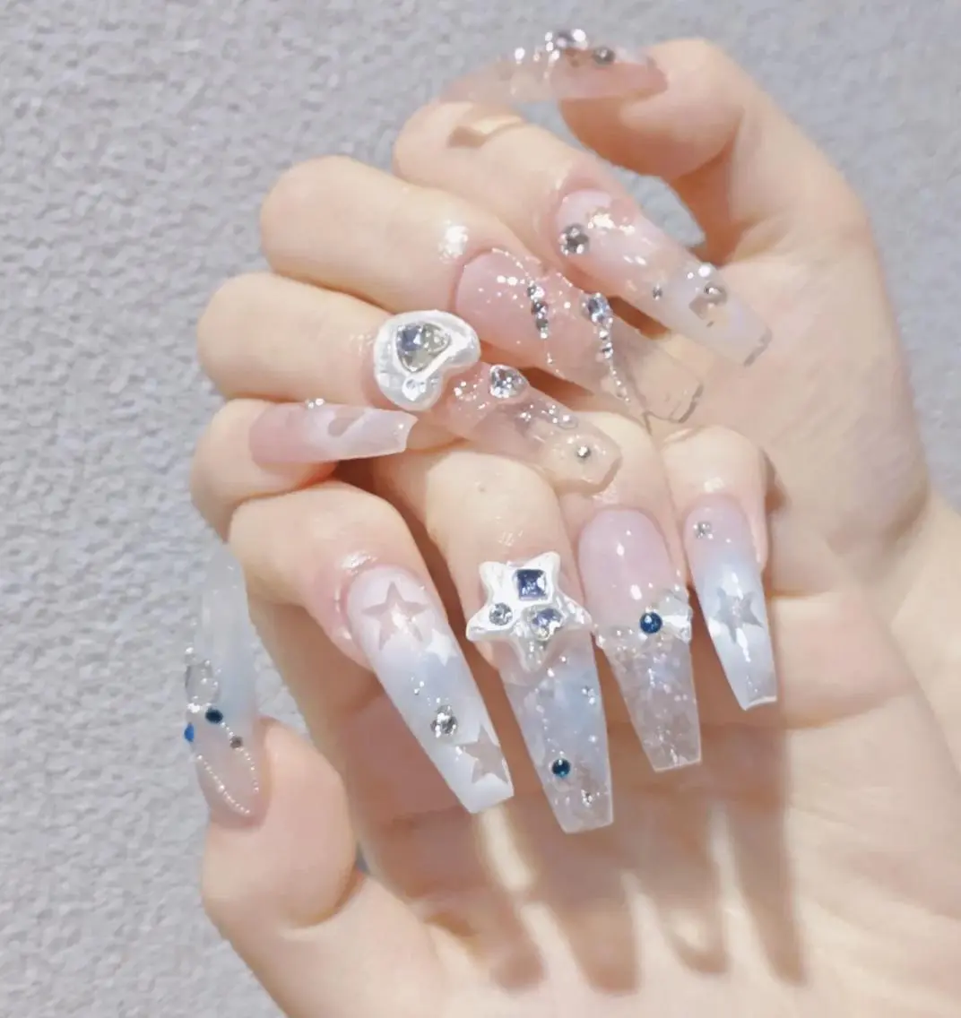 ネイル アートネイル 長さ出し ネイルチップ Queens PUPUのネイルデザイン