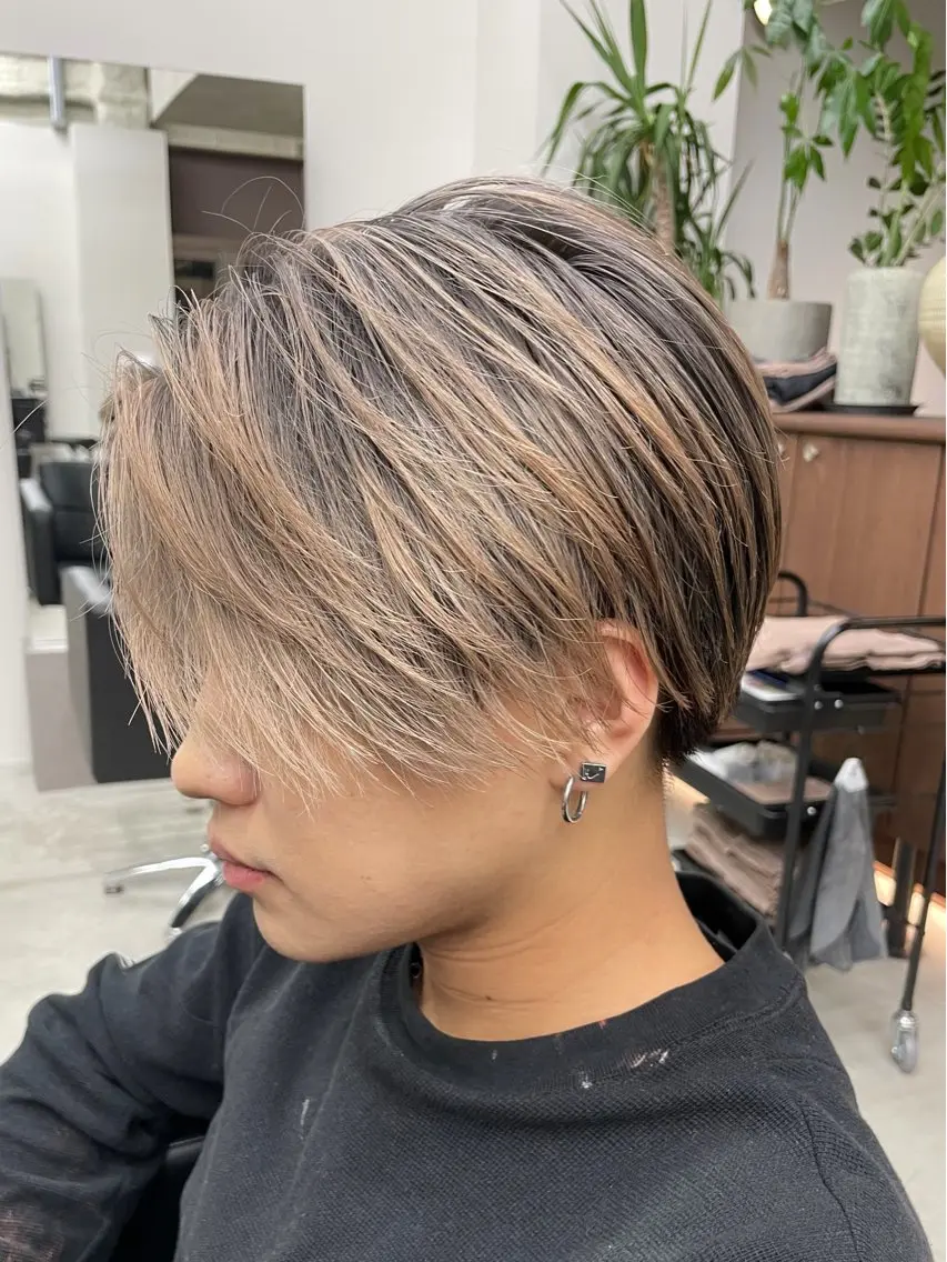 カラー メンズ メンズハイトーン ベージュカラー ブロンド ブロンドベージュ ハイトーンカラー カット ヘアカラー 中川 稜のヘアスタイル