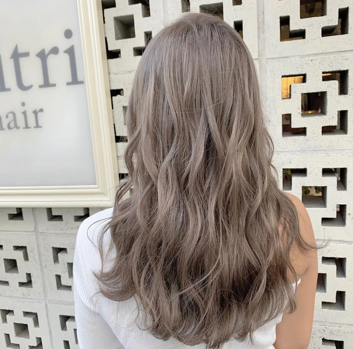 ロング カラー アッシュ ブリーチ 透明感カラー 外国人風カラー ミルクティーベージュ ブリーチ 店長 清水のヘアスタイル