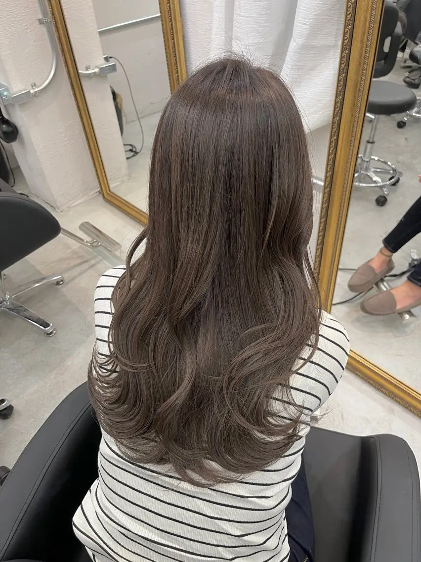 ロング カラー グレージュ/透け感 カラー/透明感カラーのヘアスタイル