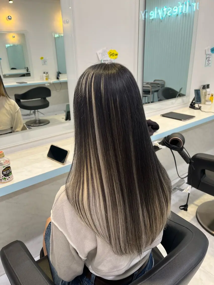 ロング カラー ヘアカラー ブリーチカラー 🩵MIZUKIのヘアスタイル