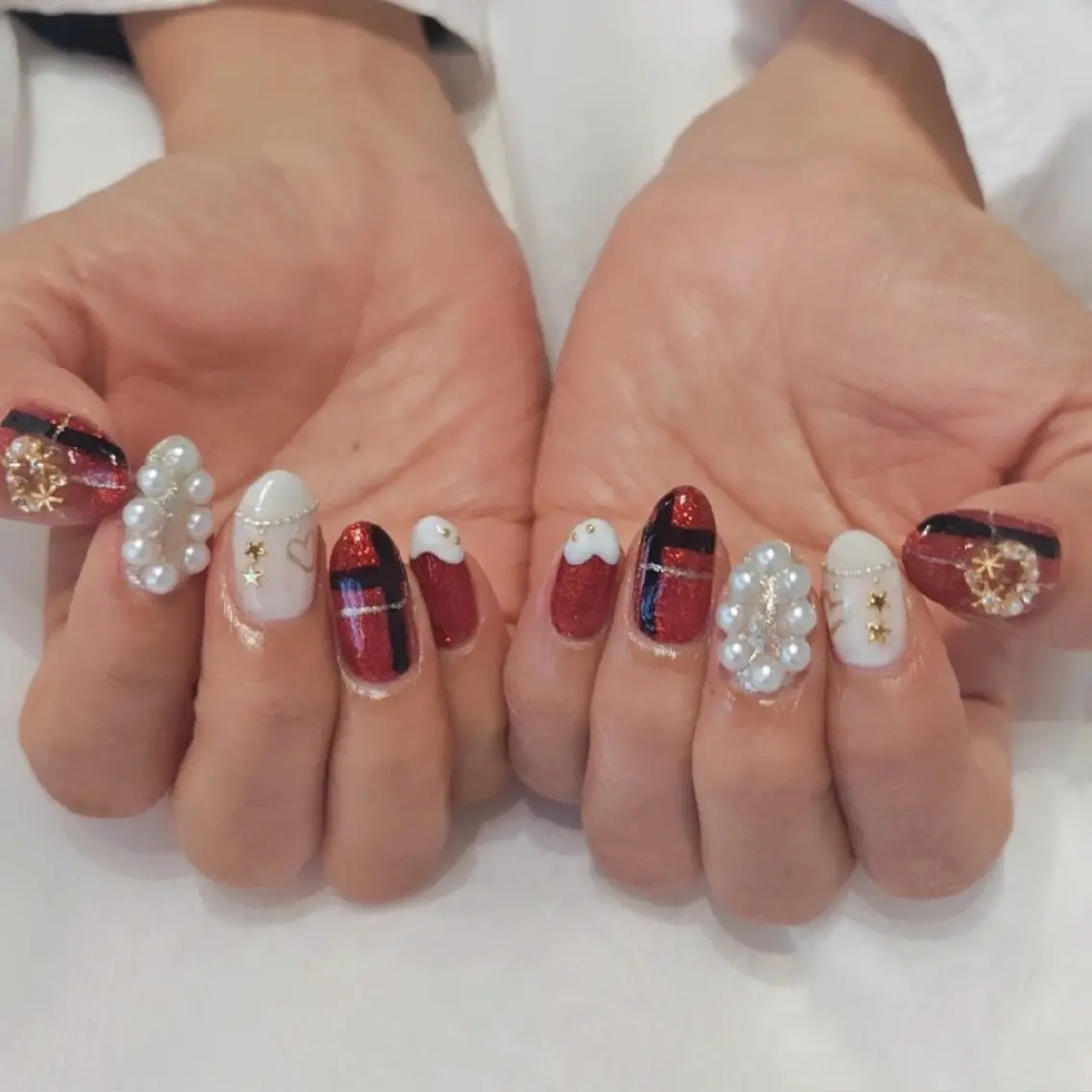 ネイル 冬ネイル クリスマス ハンドネイル felicita fumi🩷のネイルデザイン