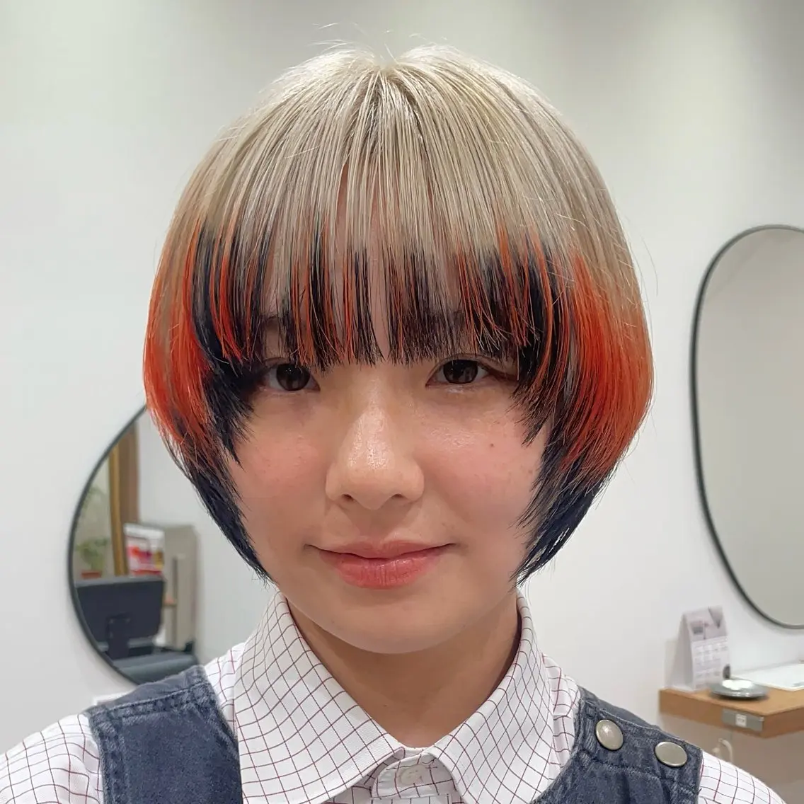 ショート カラー デザインカラー ショートヘア カット ヘアカラー トリートメント 矯正パーマ、ベージュ ボブカット🫧のヘアスタイル