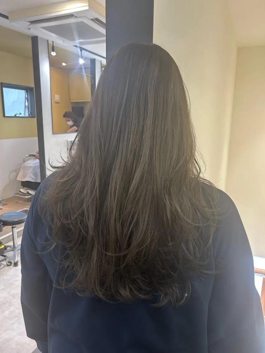 ロング カラー アッシュ 透明感カラー オリーブアッシュ hubhair レイヤー/透明感のヘアスタイル