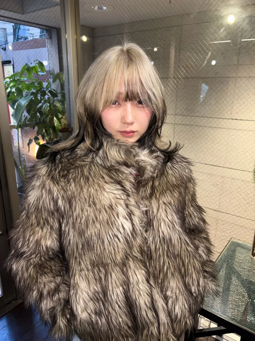 ミディアム カット ヘアカラー 心斎橋/デザインカラ ー/海外風/ナツミのヘアスタイル