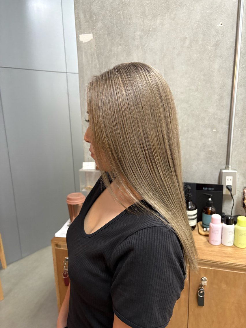 ロング カラー ヘアカラー Le'a  谷町 ツボタホノカのヘアスタイル