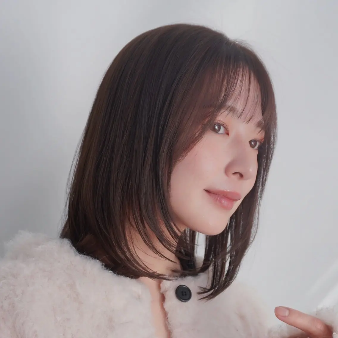 ミディアム カラー 似合わせカット× 顔周りカットるな🌛のヘアスタイル