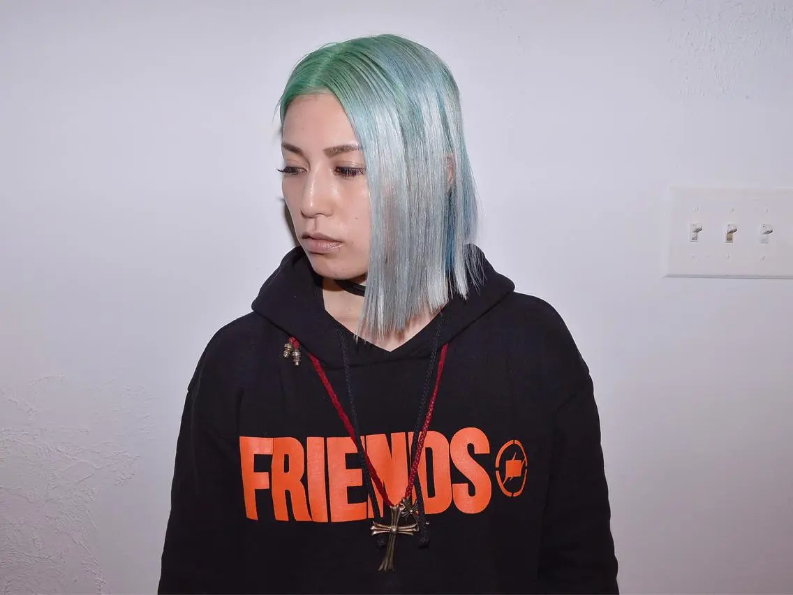 セミロング カラー シールエクステ ハイトーンカラー エクステ salonF 🔸hamaのマツエク・マツパデザイン