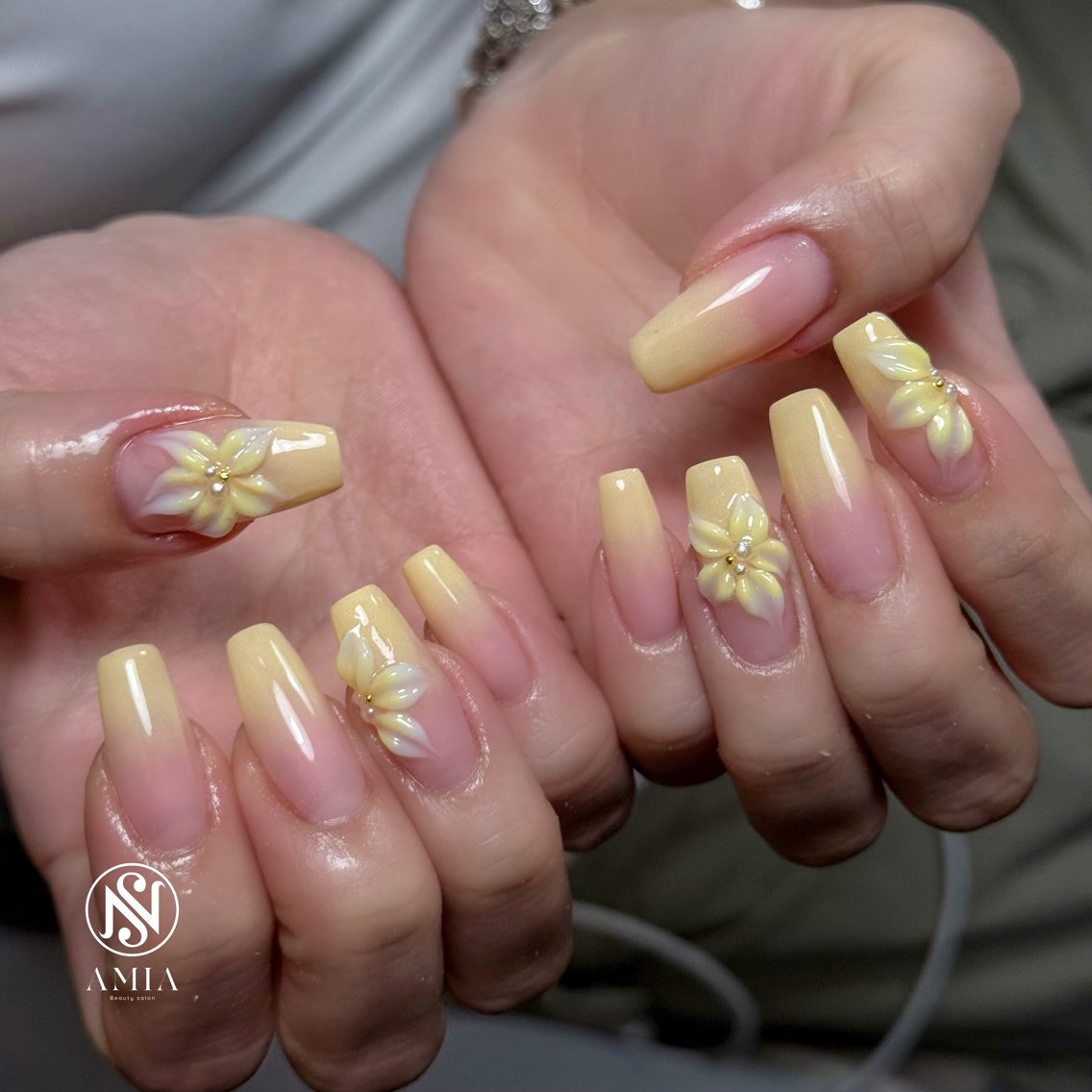 ロング ハンドネイル 🌟AMIA BEAUTY🌟のネイルデザイン