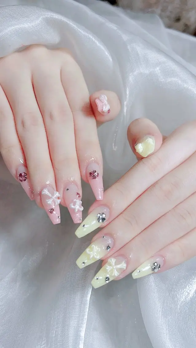 ネイル 成人式 ロングネイル マグネットネイル 大理石ネイル(マーブル) リボン ハンドネイル ZUZU AMEE NAILのネイルデザイン