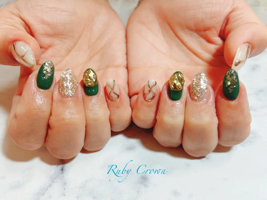 ネイル ハンドネイル Ruby Crownのネイルデザイン