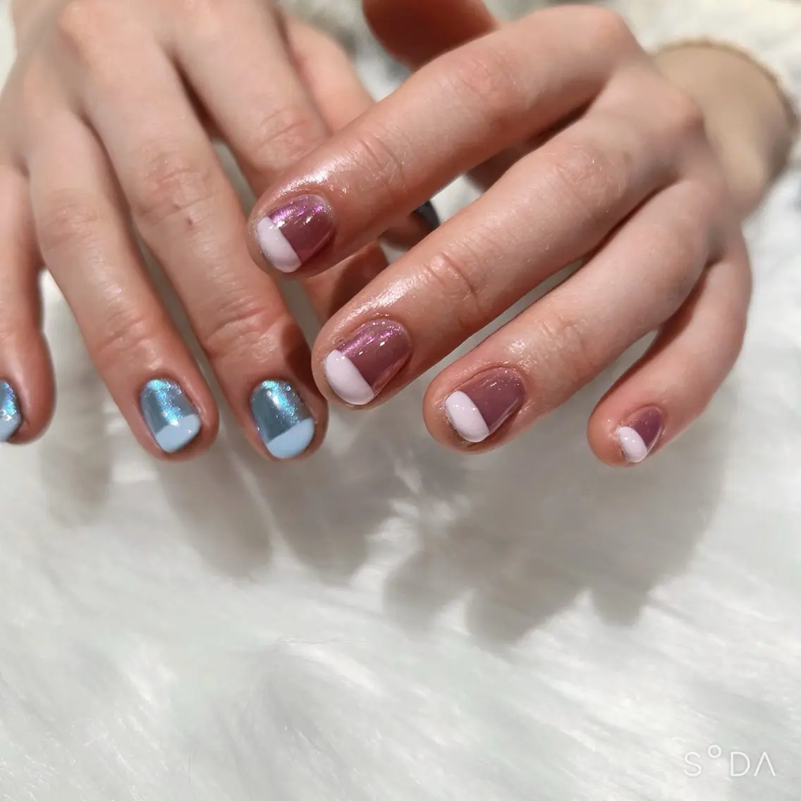 ネイル オーロラネイル ブルー フレンチネイル ピンク ショートネイル ハンドネイル ぷりゅねる 心斎橋のネイルデザイン