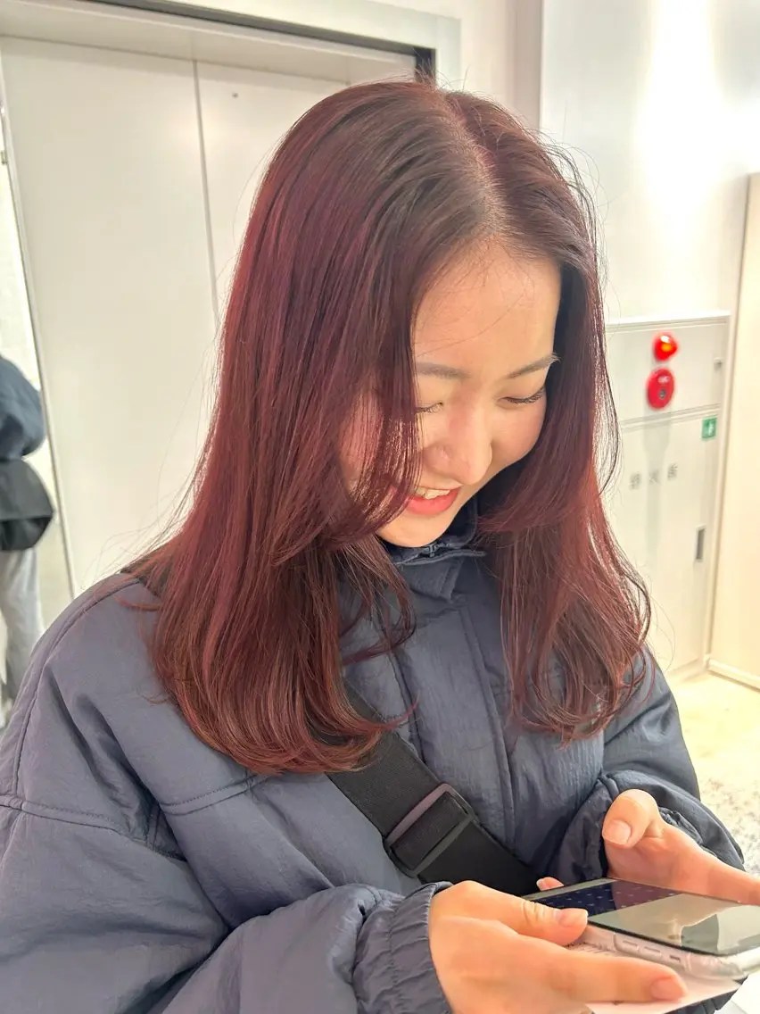 セミロング カラー ブリーチ ブリーチなしカラー レッドカラー 🤍垢抜け♡透明感 カラーmoeka🤍のヘアスタイル