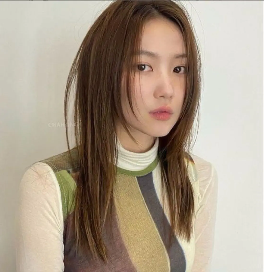 セミロング カラー ベージュカラー ブリーチ ケアブリーチ 透明感カラー ハイトーンカラー ヘアカラー トリートメント nonoka オリーブ/レイヤーのヘアスタイル