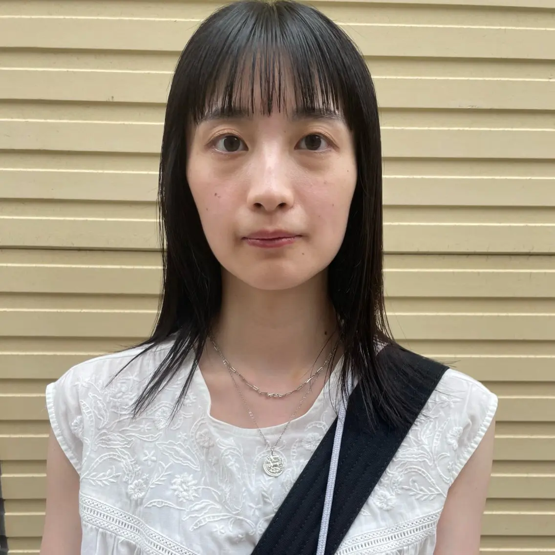 ミディアム カラー ホリケ アオイのヘアスタイル