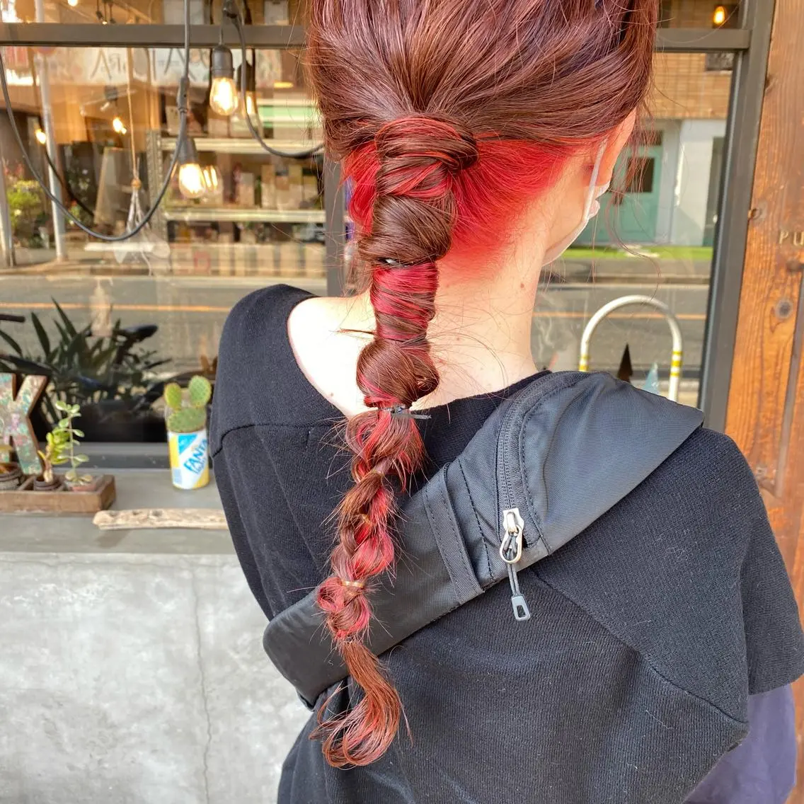 カラー ブリーチ インナーカラー レッドカラー slow✂︎ 矢野芹奈のヘアスタイル