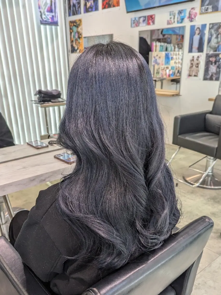 カラー ロング ブリーチ ネイビーカラー ヘアカラー 推しカラー🦉にじさ んじカラー🌈🕒✨のヘアスタイル
