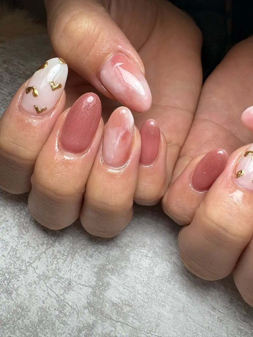 ネイル アートネイル ハート ミラーネイル 持ち込み ニュアンスネイル nana .のネイルデザイン
