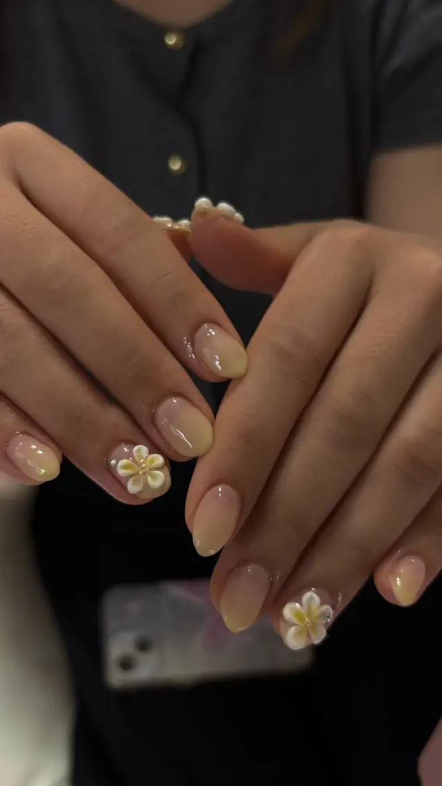 ネイル フラワーネイル フレンチネイル ジェルネイル 韓国ネイル ロングネイル ハンドネイル Nailstudio Hulmのネイルデザイン