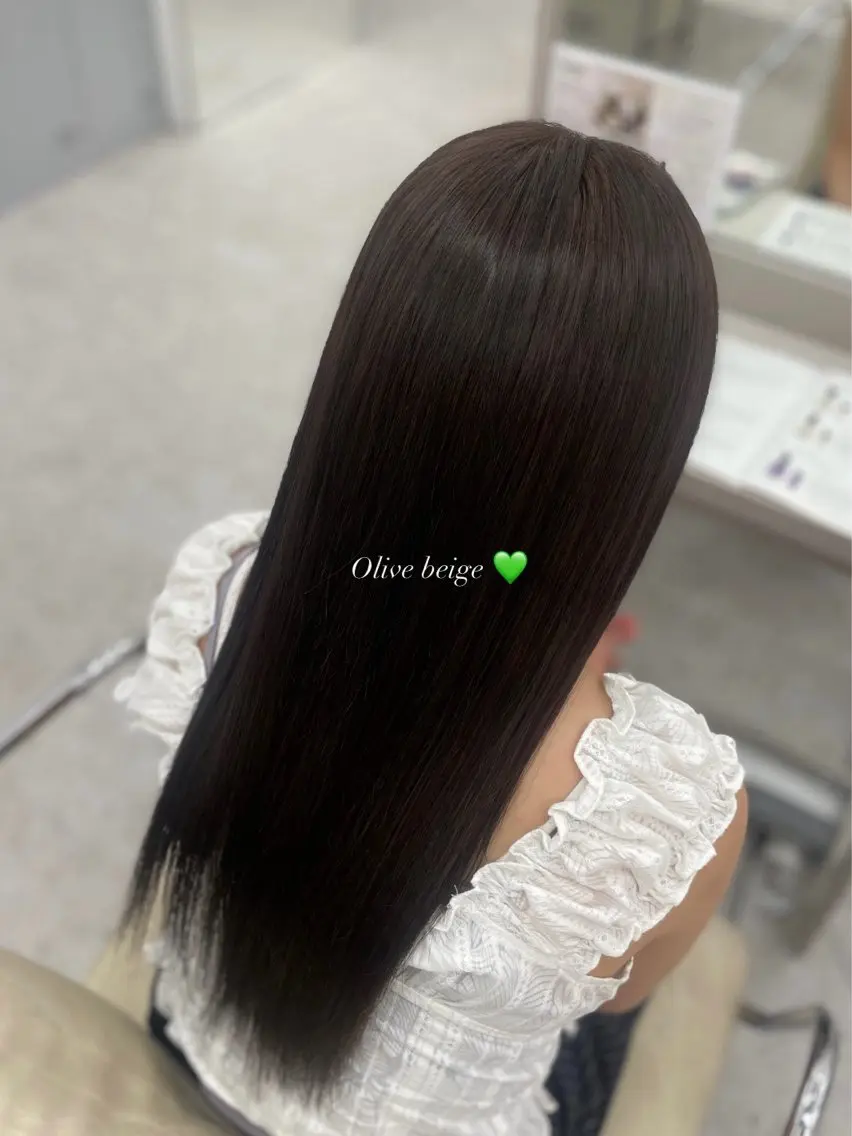 カラー ベージュカラー オリーブベージュ ヘアカラー トリートメント COCO_ Minonのヘアスタイル