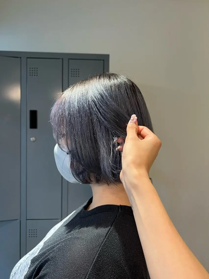 ショート カラー ブリーチ ブルーカラー ブルーラベンダー ラベンダーカラー ワタナベ モカ🦢ダブルカラーのヘアスタイル