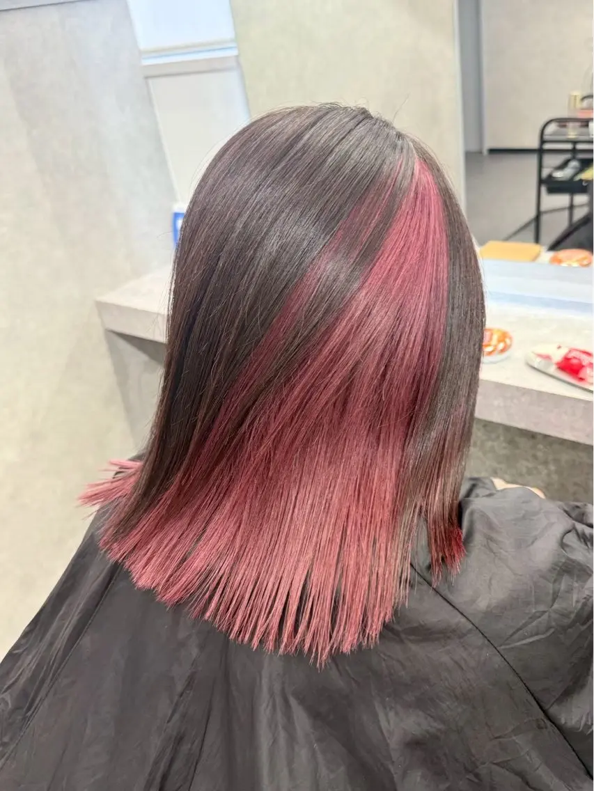 セミロング カラー デザインカラー インナーカラー ヘアカラー ハイトーン🪼派手髪 mahoのヘアスタイル