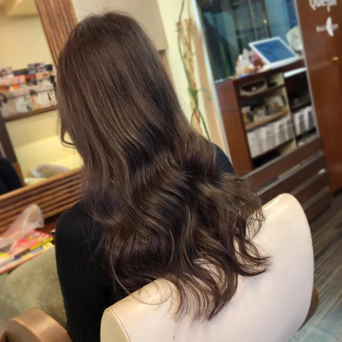 セミロング カラー ヘアカラー トリートメント 山崎 絵莉香のヘアスタイル