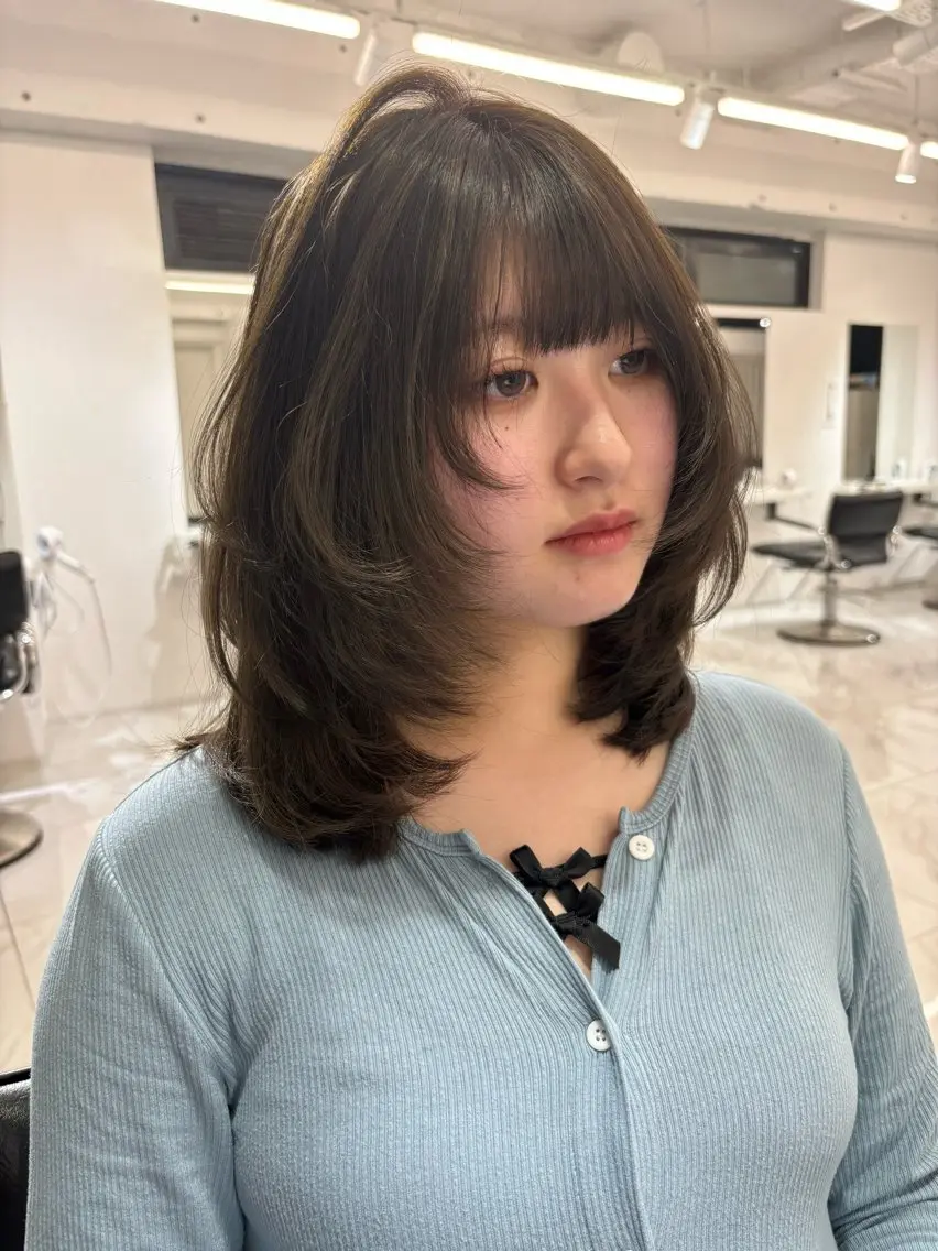 ミディアム カラー ミディアムレイヤー ベージュカラー 透明感カラー オリーブベージュ レイヤーカット 🩶大人韓国ヘア 渋谷/Satsukiのヘアスタイル