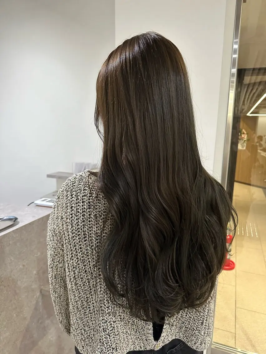 ロング レイヤーカット ロング カット ヘアカラー トリートメント アンニュイヘア/ 顔周りカット/Moeのヘアスタイル