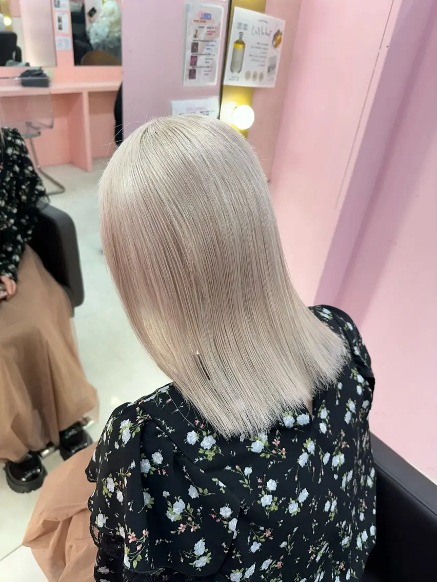 ミディアム カラー ヘアアレンジ カット ヘアカラー トリートメント ヘアセット ブリーチ指名 No.1🦋KOKIのヘアスタイル