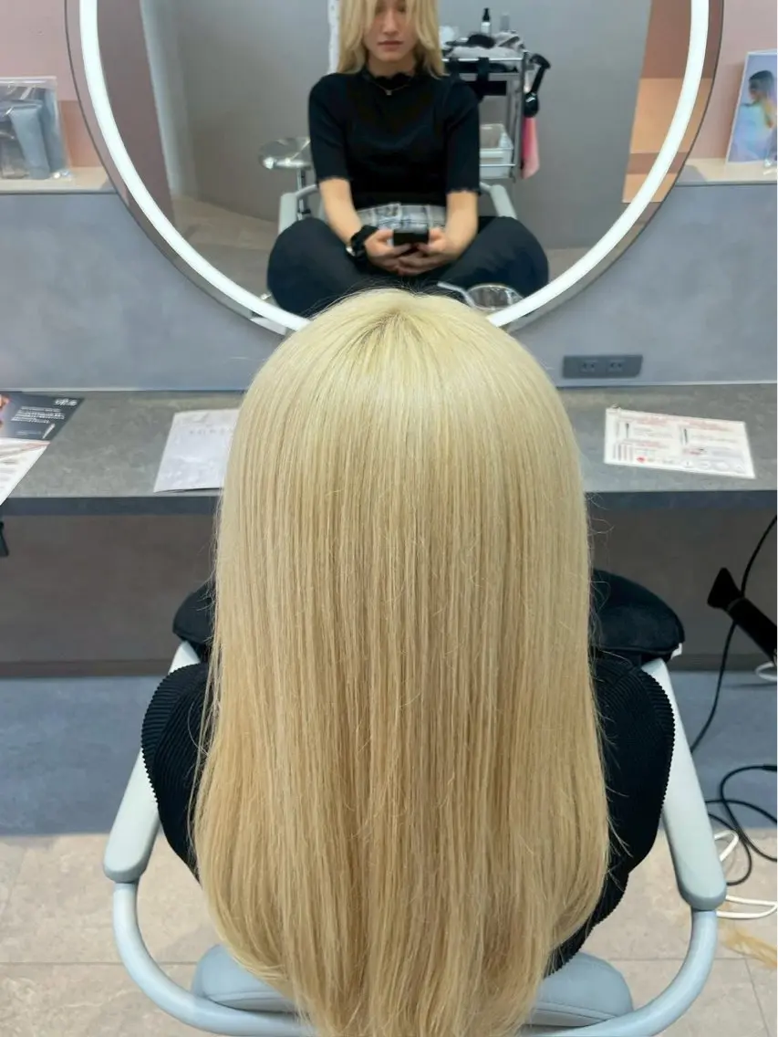 ロング カラー ヘアカラー three_ ナオキのヘアスタイル