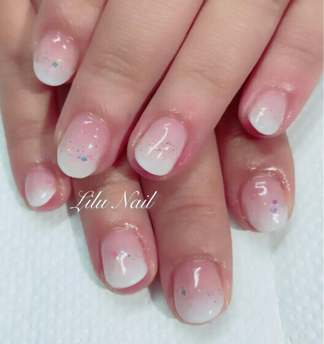 ネイル グラデーション ホワイト モチの良さ◉ フィルインネイル♡のネイルデザイン