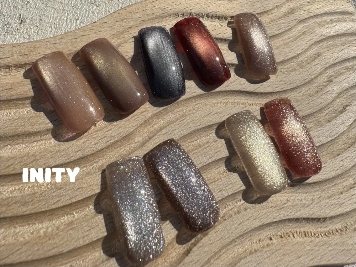 ネイル 氷ネイル・うるうるネイル マグネットネイル ハンドネイル INITY  ︎︎＿のネイルデザイン