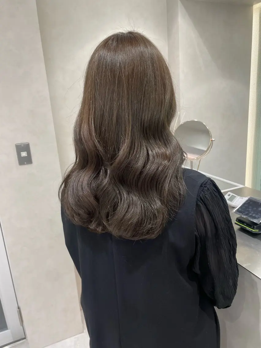 ミディアム カット ヘアカラー トリートメント 透明感オリーブ🫒/ ブリーチなしWカラーのヘアスタイル