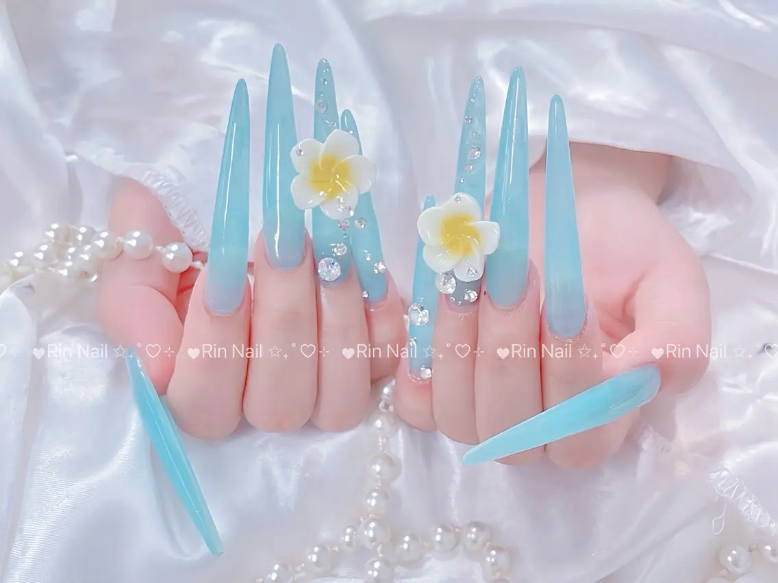 ネイル ブルー フラッシュネイル フラワーネイル ホログラムネイル キラキラネイル ハンドネイル Rin Nail 新大久保店のネイルデザイン