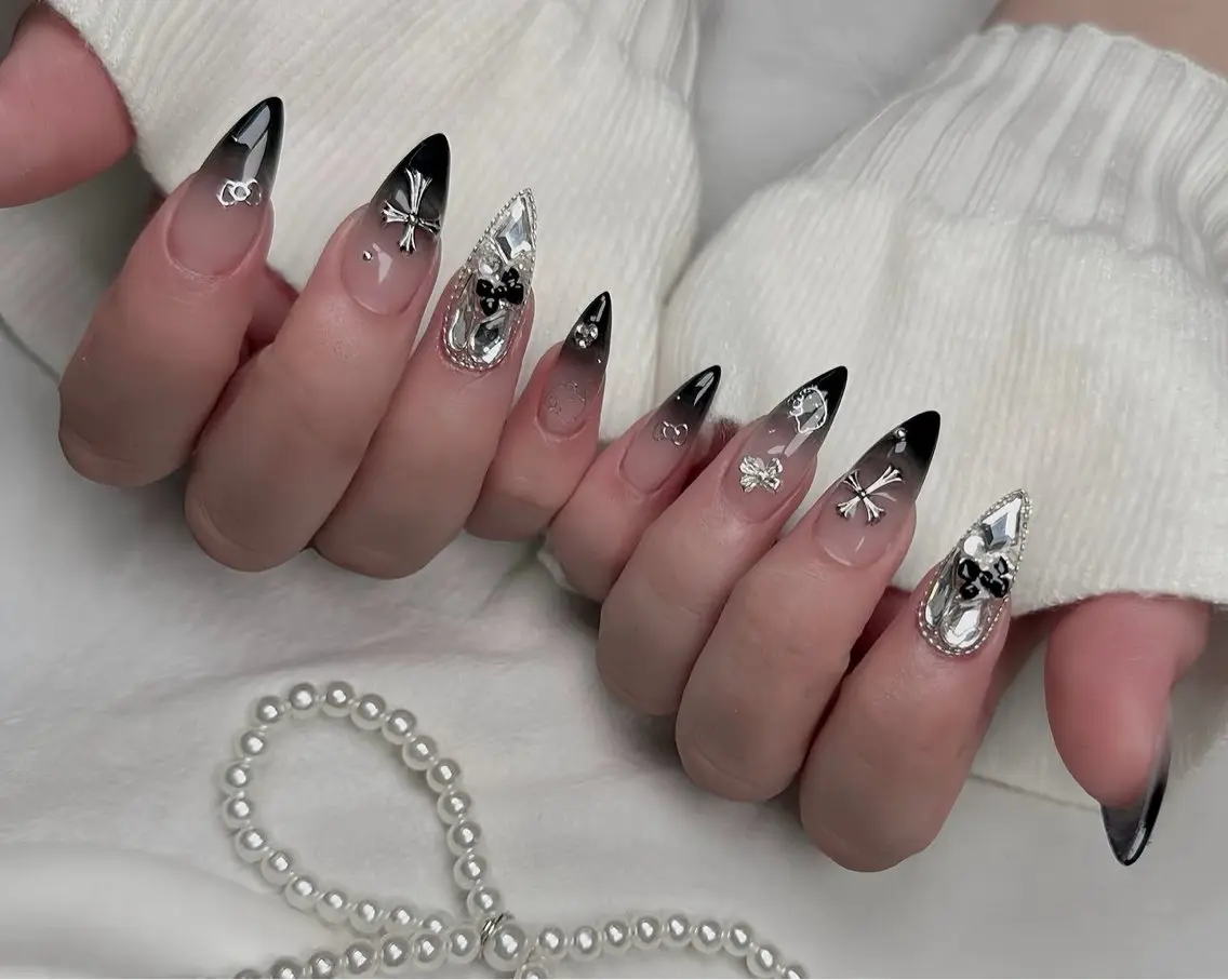セミロング 韓国風ヘア ハンドネイル Aila Nail ShinOkuboのネイルデザイン