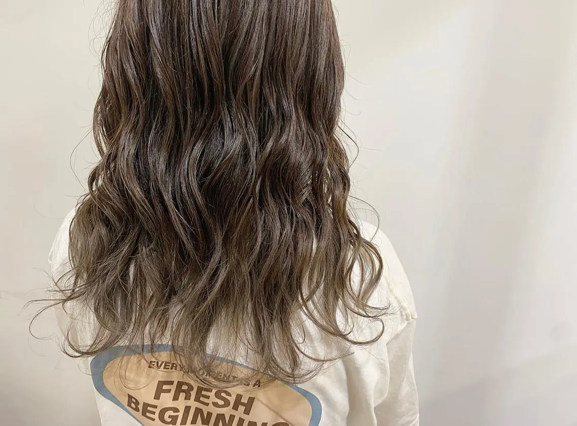 ロング カラー ヘアアレンジ グラデーションカラー ハイライトカラー ハイライト ロング たかいわ みきのヘアスタイル
