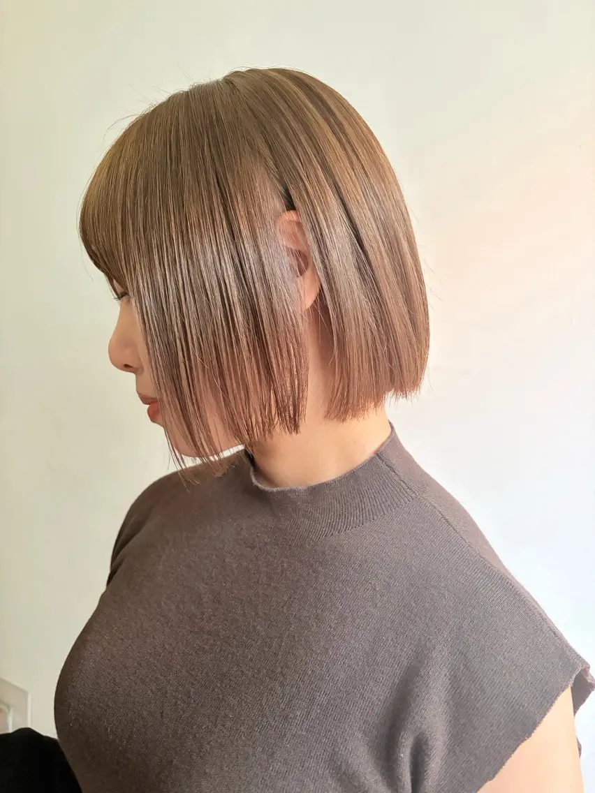 ショート カラー ヘアカラー トリートメント 失敗しないハイトーン ミルクティーベージュのヘアスタイル