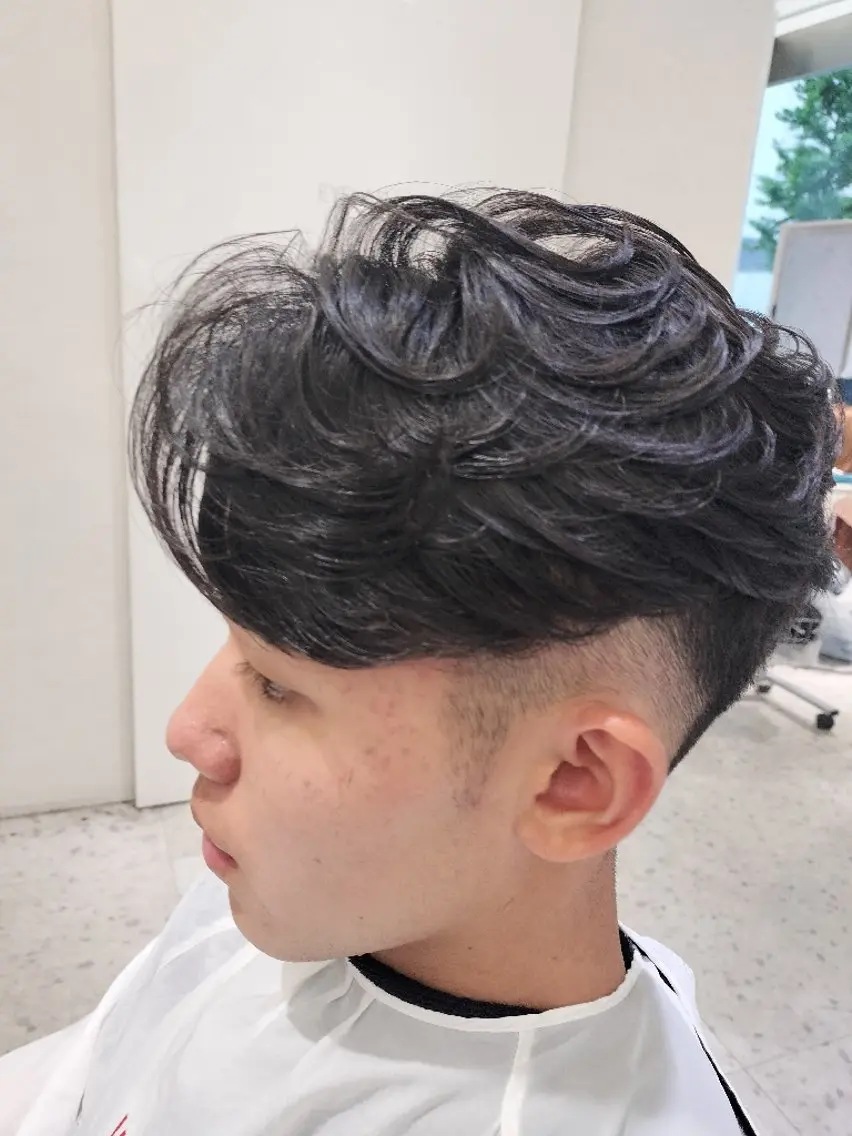 ショート メンズ パーマ フェザーパーマ メンズパーマ 駒野 健太のヘアスタイル