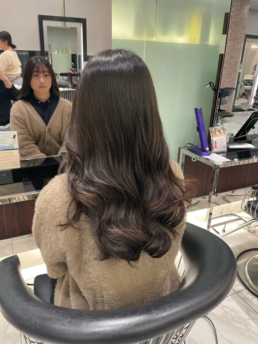 ロング パーマ くびれヘア 顔まわりレイヤー 髪質改善 ヨシンモリ 韓国風ヘア カット パーマ コテ巻きパーマ 藤野佑成のヘアスタイル