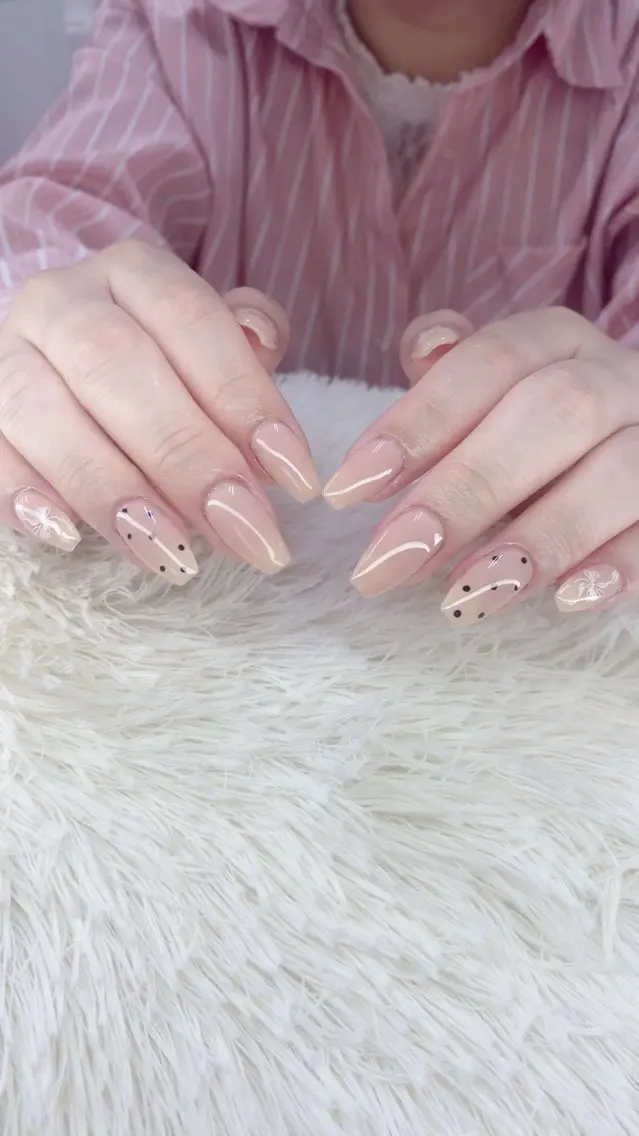 ネイル チークネイル フレンチネイル ジェルネイル グラデーション キラキラネイル ハンドネイル ハンドケア Hara Nail 【持ち込みOK】のネイルデザイン