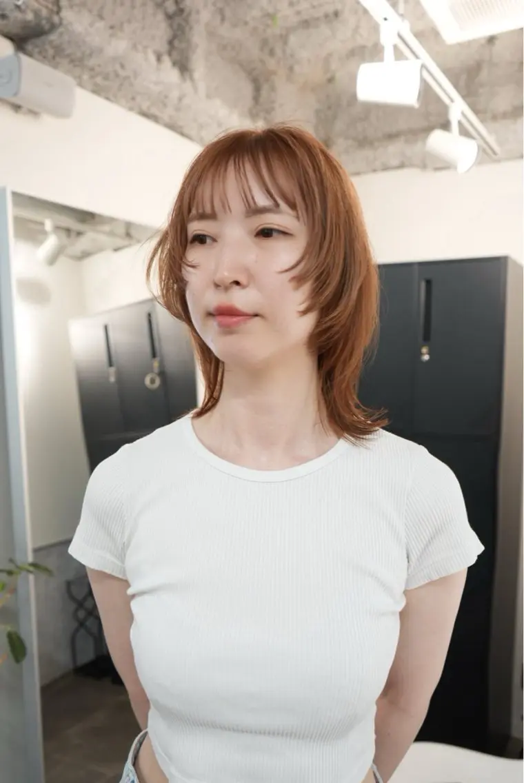 ミディアム カラー ミディアムレイヤー ブリーチ ブリーチなしカラー オレンジ ハッシュカット カット ヘアカラー トリートメント レイヤー/ブリーチ 戸羽/新宿のヘアスタイル