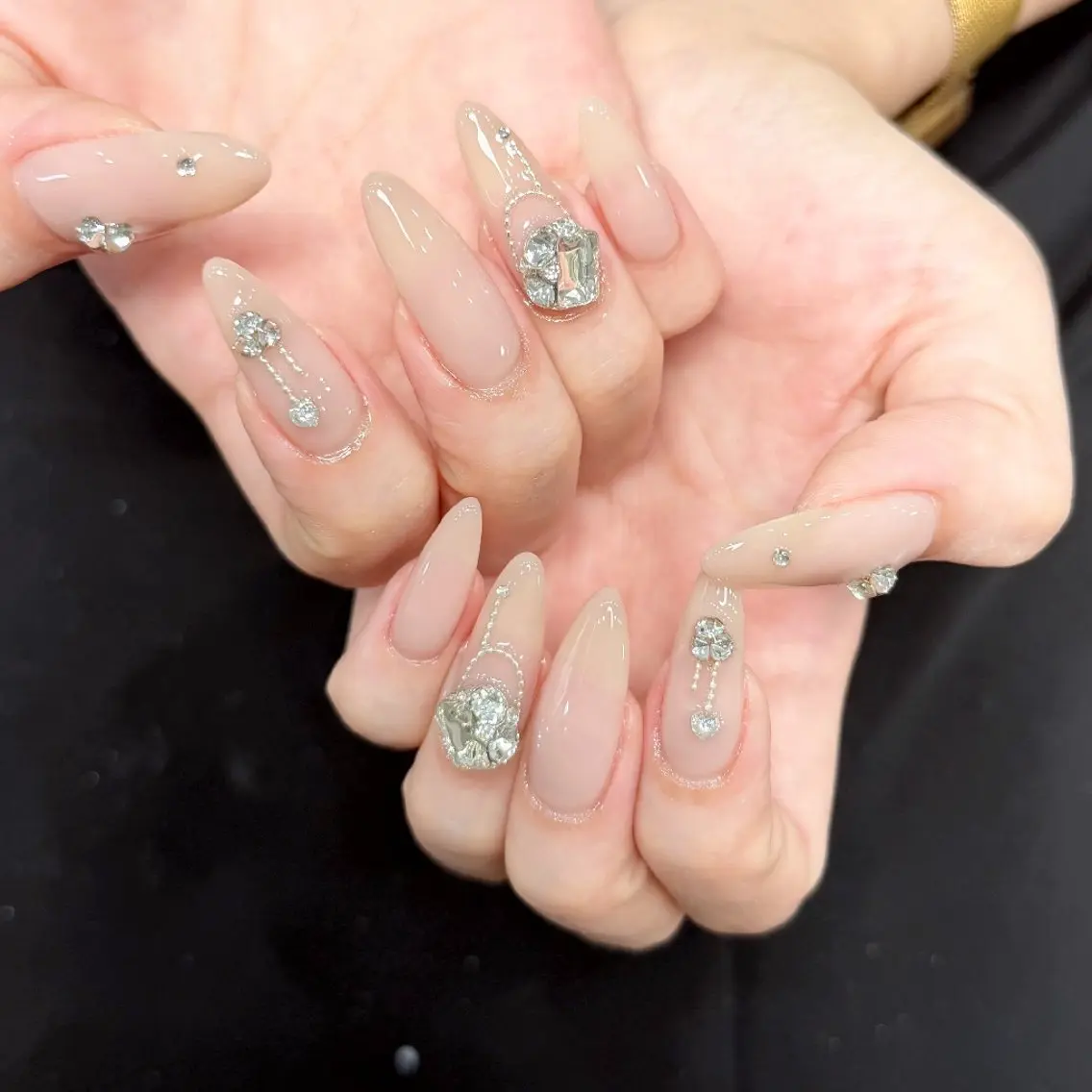 ネイル チークネイル フレンチネイル ジェルネイル ガーリー キラキラネイル ハンドネイル UM Nail Salonのネイルデザイン